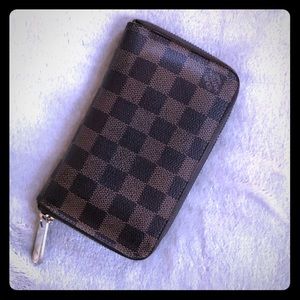 AUTHENTIC Louis Vuitton damier zip wallet